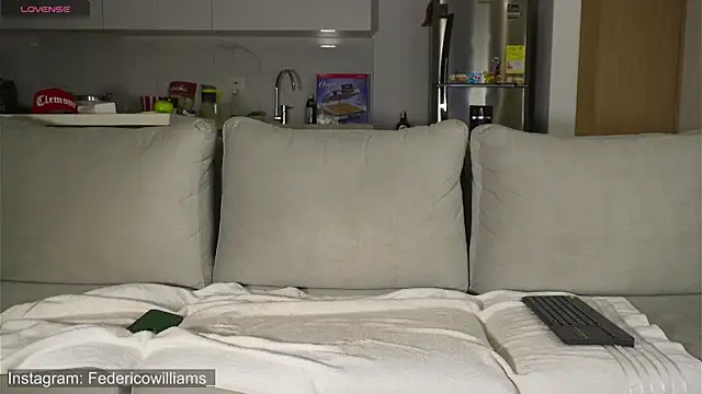 Snapshot of Derek_w chatting on October 2025 02:50:02 AM Derek w online show from October 2025 02:50:02 AM