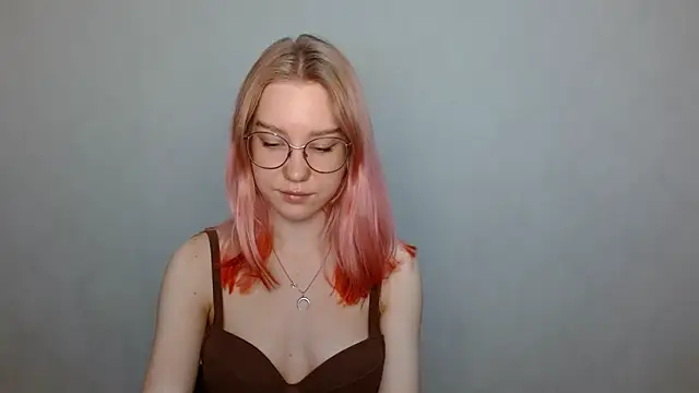 Snapshot of cindi_hot chatting on December 2024 08:09:01 AM cindi hot online show from December 2024 08:09:01 AM