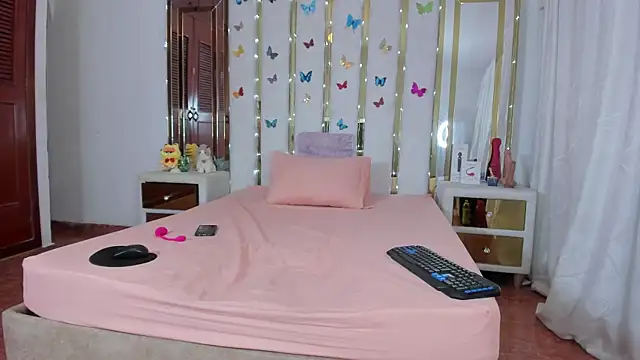 Snapshot of AnyelaGitanaMature chatting on November 2025 03:42:02 AM AnyelaGitanaMature online show from November 2025 03:42:02 AM