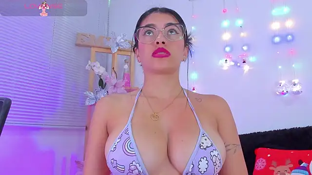 Snapshot of EmillySanders chatting on December 2024 03:01:02 PM EmillySanders online show from December 2024 03:01:02 PM