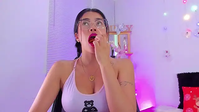 Snapshot of EmillySanders chatting on December 2024 06:26:02 PM EmillySanders online show from December 2024 06:26:02 PM