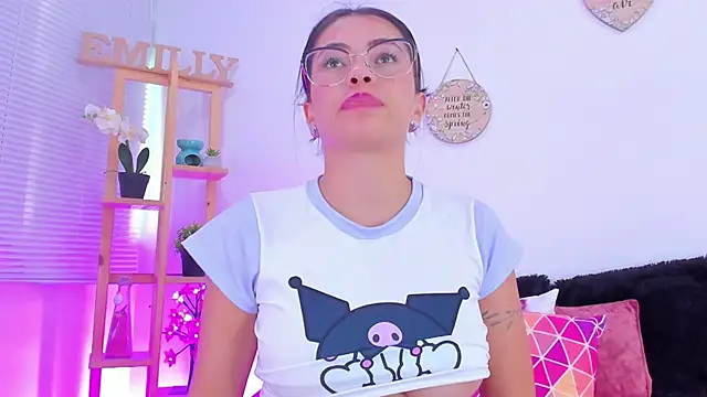 Snapshot of EmillySanders chatting on February 2025 05:11:02 PM EmillySanders online show from February 2025 05:11:02 PM