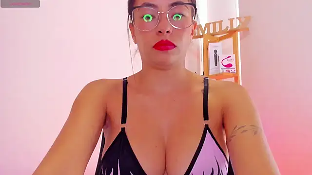 Snapshot of EmillySanders chatting on March 2025 03:39:01 PM EmillySanders online show from March 2025 03:39:01 PM