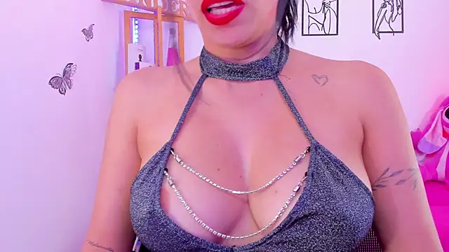Snapshot of EmillySanders chatting on July 2026 10:19:02 PM EmillySanders online show from July 2026 10:19:02 PM
