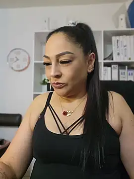 Snapshot of Gina_Myers chatting on June 2026 03:40:02 AM Gina Myers online show from June 2026 03:40:02 AM