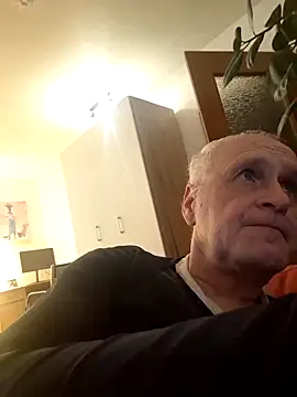 Milkasahne64 online show from December 2025 07:42:01 PM