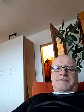 Milkasahne64 online show from January 2026 12:52:01 PM