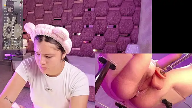 Trianna   online show from November 2025 01:44:02 PM