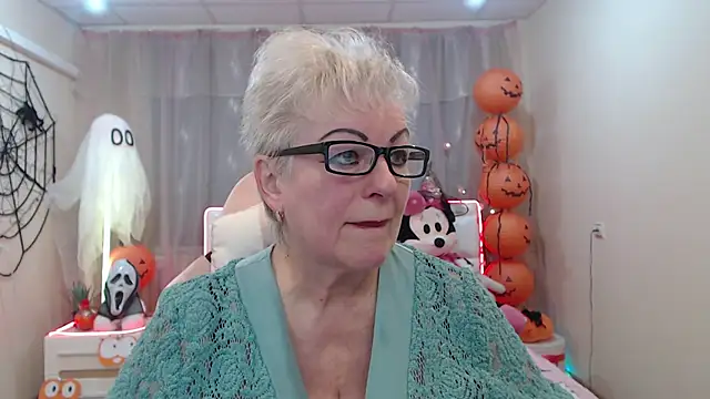 KayleSmoll online show from October 2025 06:32:02 PM