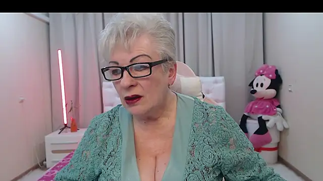 KayleSmoll online show from April 2026 06:45:01 PM