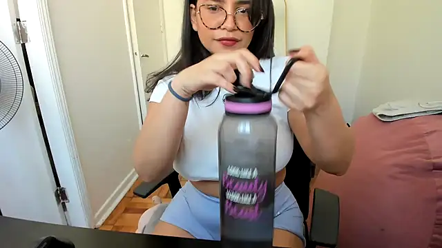 cinnamon rosa online show from February 2025 09:18:02 PM