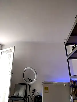 Snapshot of KateDer7 chatting on October 2025 12:05:01 PM KateDer7 online show from October 2025 12:05:01 PM