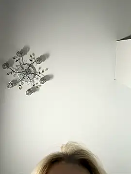 Snapshot of -RIVIERA- chatting on November 2025 10:40:02 AM -RIVIERA- online show from November 2025 10:40:02 AM