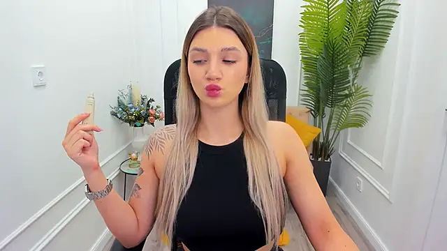 SelenaeMoore online show from November 2025 07:45:02 PM