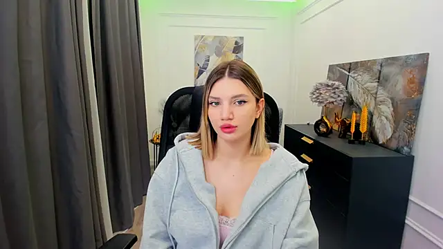 SelenaeMoore online show from April 2026 03:36:02 AM