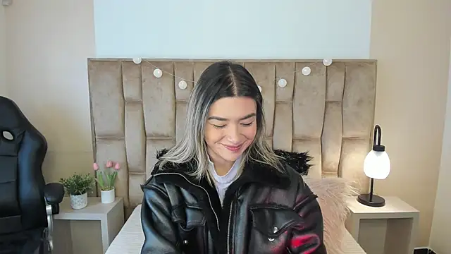 Esteff  o2 online show from March 2025 07:38:01 PM