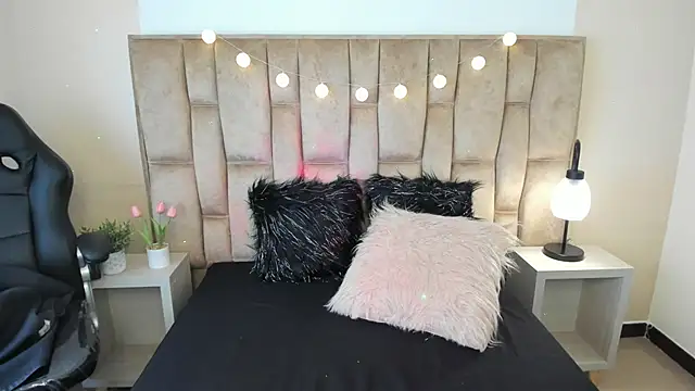 Esteff  o2 online show from March 2025 07:38:01 PM