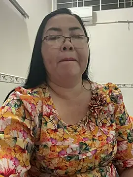 Snapshot of NDith chatting on October 2025 12:13:02 PM NDith online show from October 2025 12:13:02 PM