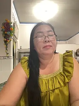 Snapshot of NDith chatting on November 2025 11:44:01 AM NDith online show from November 2025 11:44:01 AM