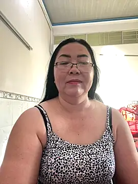 Snapshot of NDith chatting on November 2025 11:48:01 PM NDith online show from November 2025 11:48:01 PM