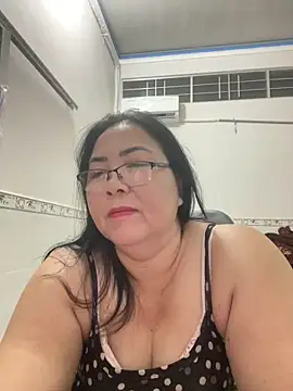 Snapshot of NDith chatting on November 2025 01:33:02 PM NDith online show from November 2025 01:33:02 PM