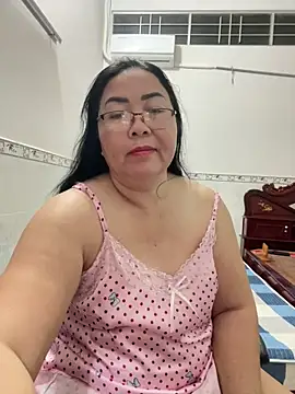 Snapshot of NDith chatting on November 2025 11:25:01 PM NDith online show from November 2025 11:25:01 PM