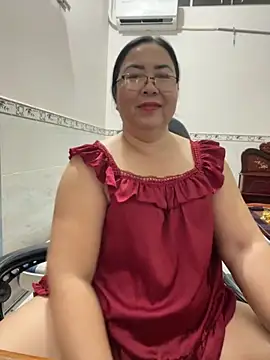 Snapshot of NDith chatting on November 2025 11:49:02 AM NDith online show from November 2025 11:49:02 AM