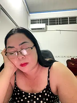 Snapshot of NDith chatting on November 2025 01:06:01 PM NDith online show from November 2025 01:06:01 PM