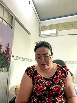 Snapshot of NDith chatting on November 2025 04:33:02 AM NDith online show from November 2025 04:33:02 AM