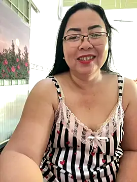 Snapshot of NDith chatting on November 2025 11:38:01 PM NDith online show from November 2025 11:38:01 PM