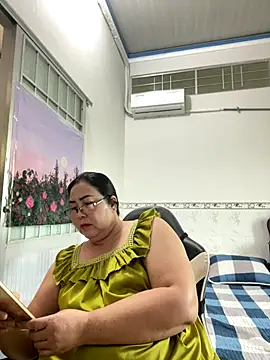 Snapshot of NDith chatting on December 2025 09:35:02 AM NDith online show from December 2025 09:35:02 AM