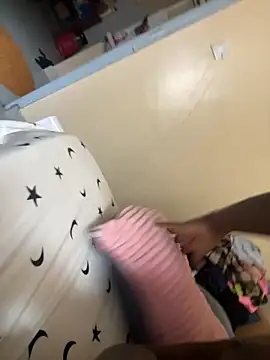 Snapshot of annkeller chatting on November 2025 08:24:01 AM annkeller online show from November 2025 08:24:01 AM