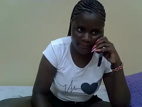 Snapshot of Freakycillia chatting on April 2026 07:30:02 PM Freakycillia online show from April 2026 07:30:02 PM