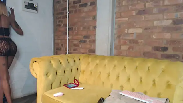 Snapshot of Kylie_Hairy_Bbc chatting on September 2025 02:52:01 PM Kylie Hairy Bbc online show from September 2025 02:52:01 PM