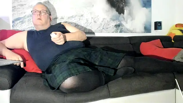 Snapshot of Nasse_Windel chatting on February 2025 07:33:01 AM Nasse Windel online show from February 2025 07:33:01 AM