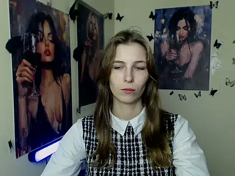 Snapshot of StrangerGi chatting on October 2025 07:47:02 AM StrangerGi online show from October 2025 07:47:02 AM