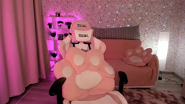 luna cross online show from February 2025 06:51:01 AM