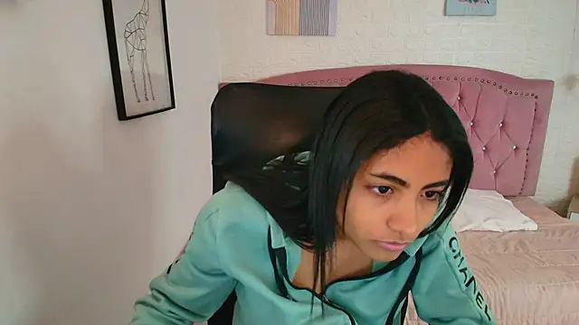 shaneelle online show from December 2025 03:05:01 AM