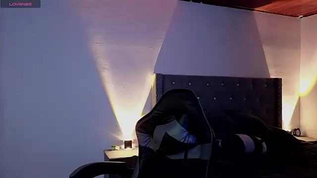 Snapshot of cristal_hilton_10 chatting on November 2025 04:12:01 AM cristal hilton 10 online show from November 2025 04:12:01 AM