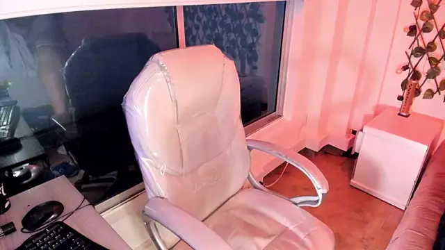 Snapshot of Vic_beckeer chatting on October 2025 04:40:02 AM Vic beckeer online show from October 2025 04:40:02 AM