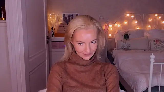 Snapshot of aestetick chatting on October 2025 11:55:01 AM aestetick online show from October 2025 11:55:01 AM