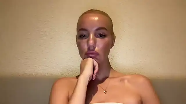 Snapshot of aestetick chatting on November 2025 12:29:02 PM aestetick online show from November 2025 12:29:02 PM