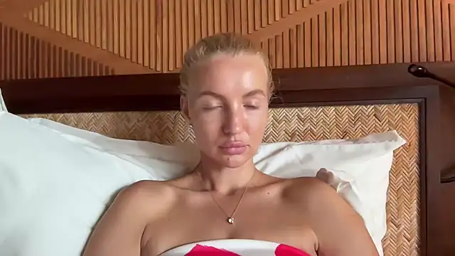 Snapshot of aestetick chatting on December 2025 07:47:01 AM aestetick online show from December 2025 07:47:01 AM