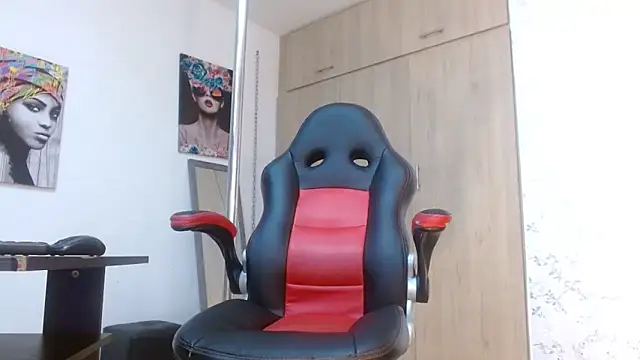 PaulinaRubio  online show from January 2025 10:19:01 PM