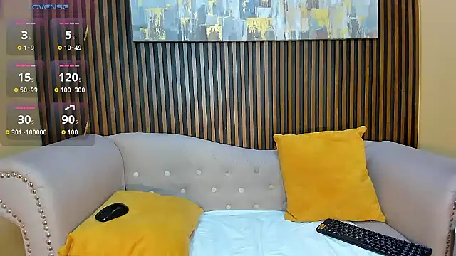 Nahiajhonson  online show from October 2025 01:07:01 PM