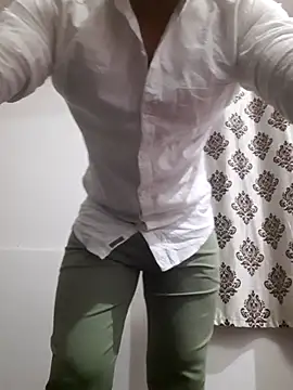 Snapshot of Guyinshortss chatting on February 2026 08:20:01 PM Guyinshortss online show from February 2026 08:20:01 PM