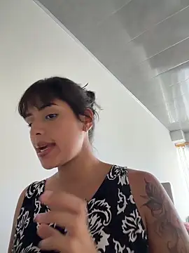 Snapshot of EmmaTorres_ chatting on June 2026 10:43:02 PM EmmaTorres online show from June 2026 10:43:02 PM