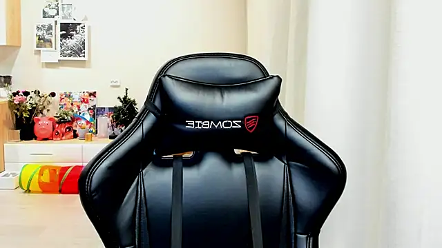 Snapshot of Sm0ly chatting on October 2025 12:47:01 AM Sm0ly online show from October 2025 12:47:01 AM