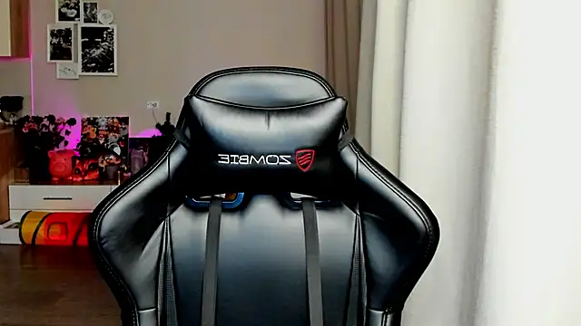 Snapshot of Sm0ly chatting on October 2025 01:52:02 AM Sm0ly online show from October 2025 01:52:02 AM