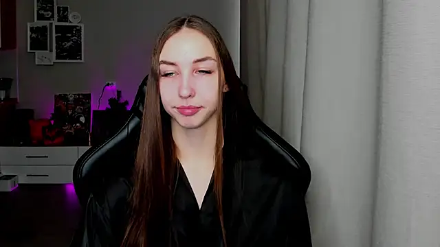 Snapshot of Sm0ly chatting on April 2026 02:45:02 AM Sm0ly online show from April 2026 02:45:02 AM